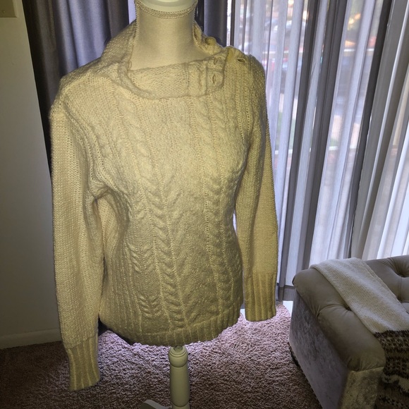 Beautiful Sweater set with Scarf 🧣 - Picture 4 of 4